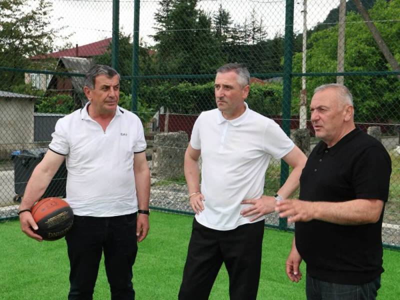 ქალაქ ცაგერში ხელოვნურსაფარიანი კომბინირებული სპორტული მოედნის მოწყობის სამუშაოები განხორციელდა